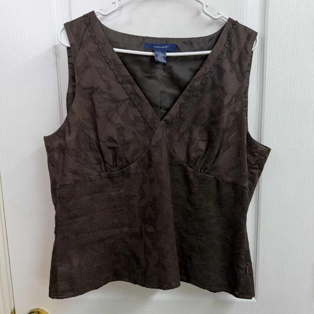 Vintage Jones Wear women's brown cotton leaf textured v-neck sleeveless blouse
